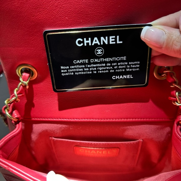 Chanel Brand New Red & Gold Handbag With Authentication Card and Shoulder Strap - Picture 3 of 8